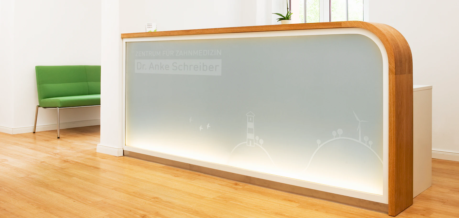 Empfangsbereich der Zahnarztpraxis